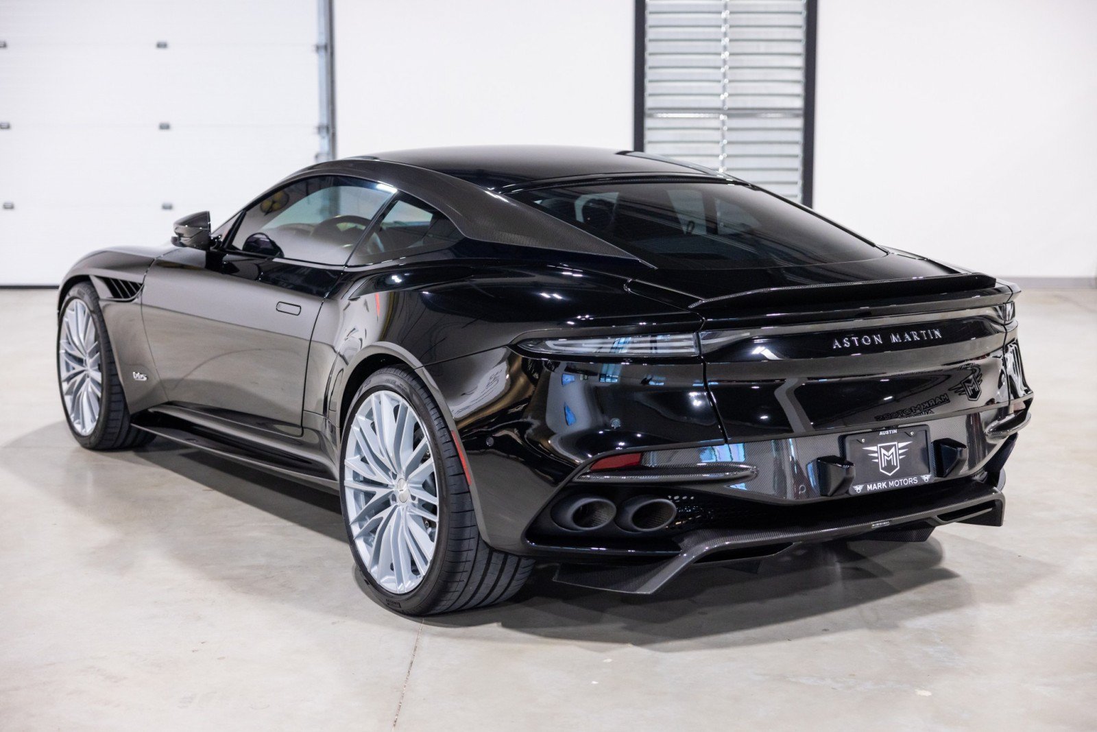 Used 2022 Aston Martin DBS Superleggera RWD image 7