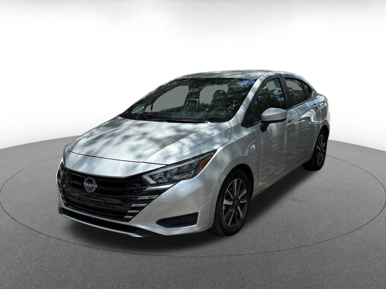 Used 2025 Nissan Versa SV FWD image 3