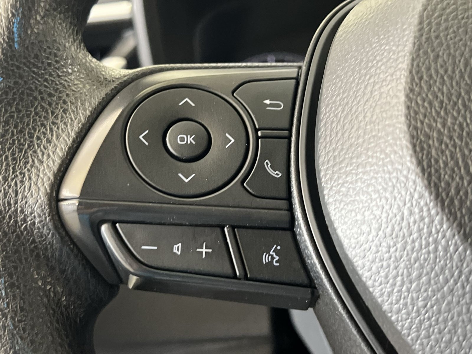 Used 2025 Toyota Corolla LE FWD image 28