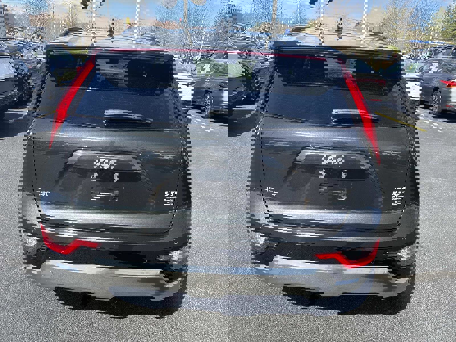 Used 2023 Kia Niro EX Touring image 4