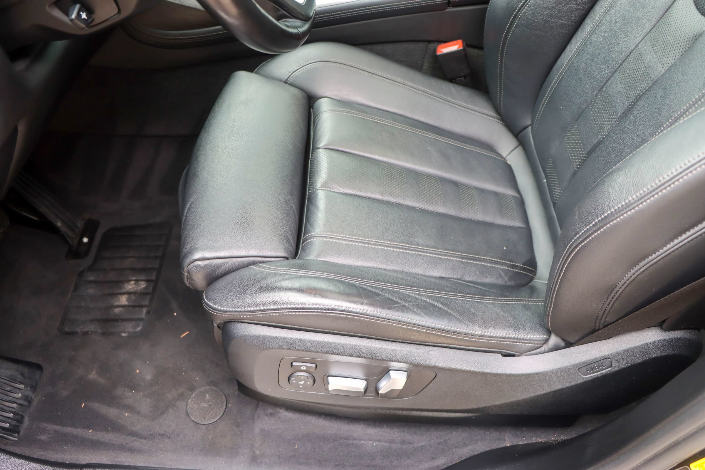 Used 2019 BMW X7 xDrive40i w/ Premium Package AWD/4WD image 16