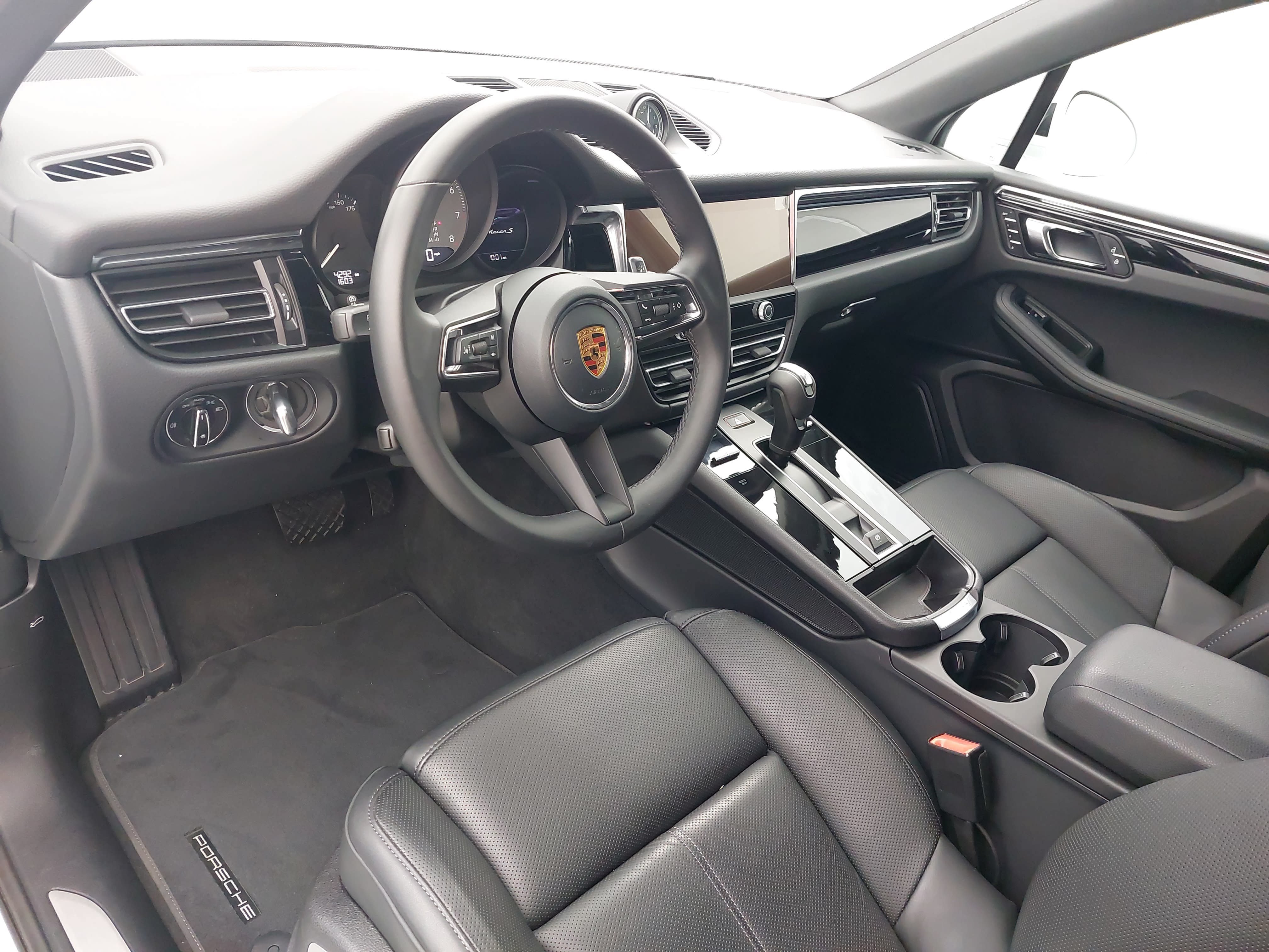 Certified 2026 Porsche Macan S AWD/4WD image 4