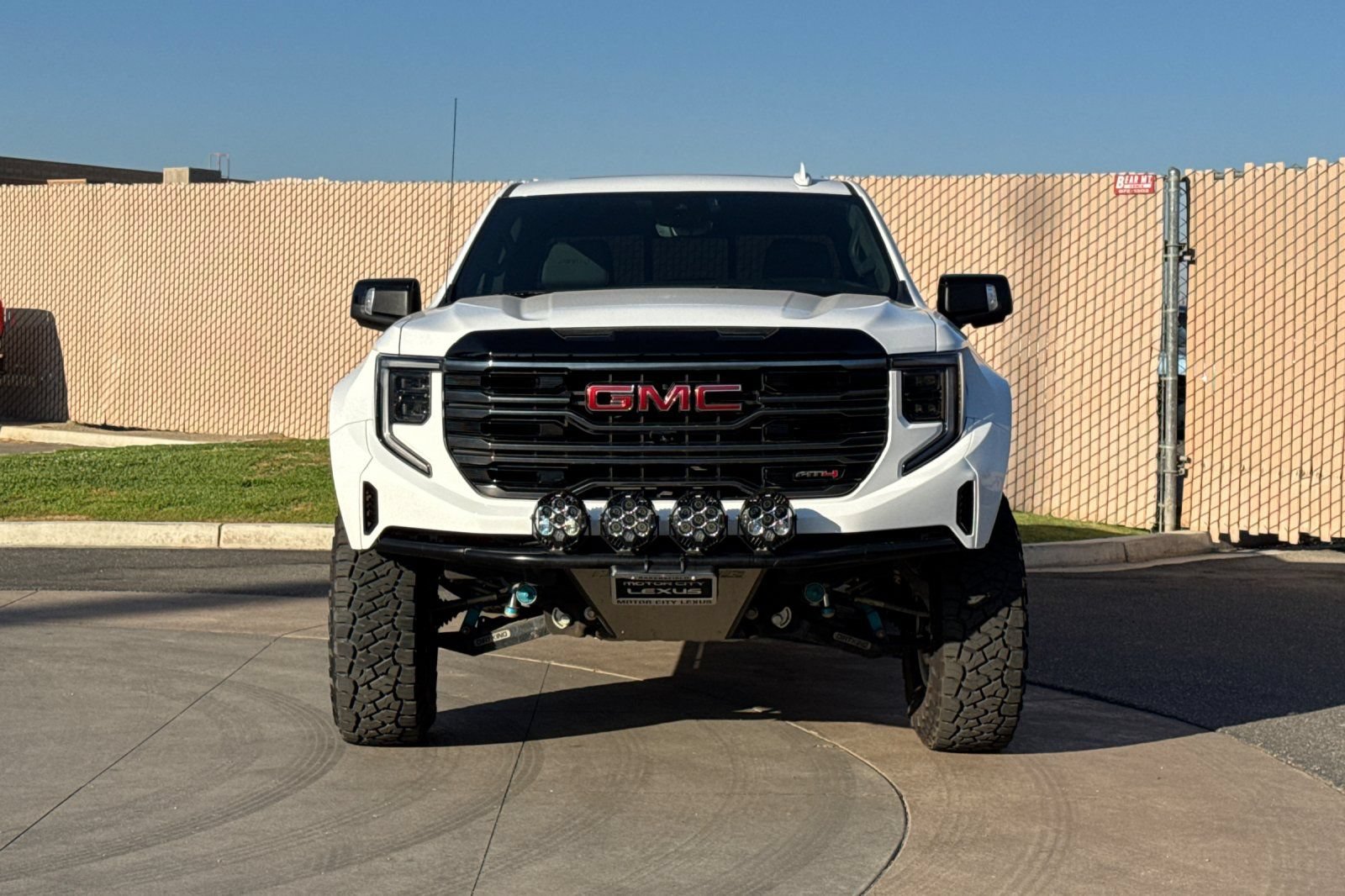 Used 2025 GMC Sierra 1500 AT4 w/ Technology Package AWD/4WD image 10
