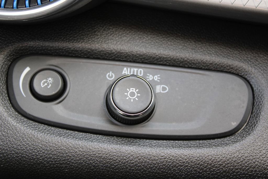 Used 2025 Chevrolet Trax LT image 43