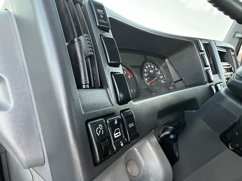 Used 2018 Isuzu NPR RWD image 26