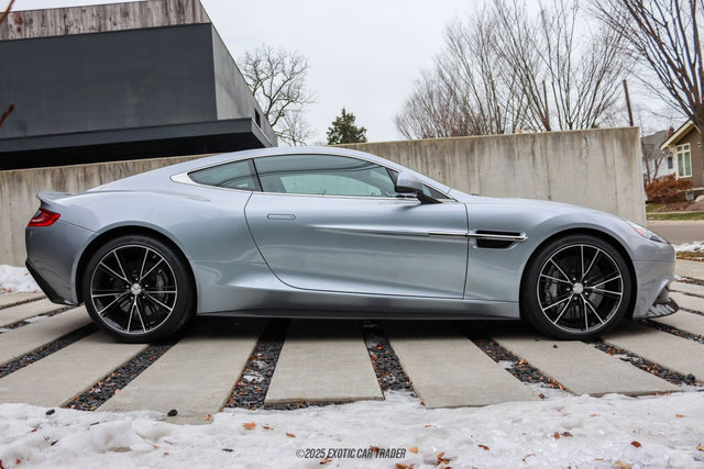 Used 2014 Aston Martin Vanquish Coupe image 9