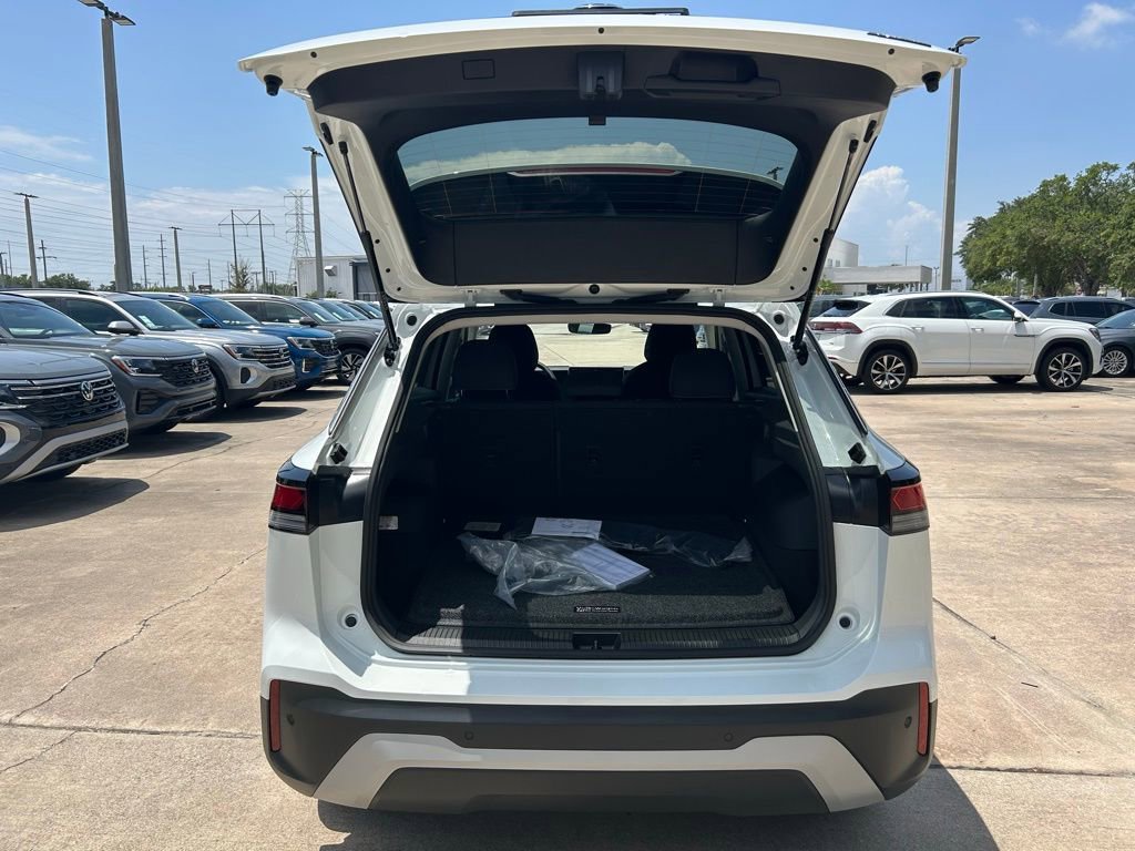 Used 2025 Volkswagen Tiguan S image 36