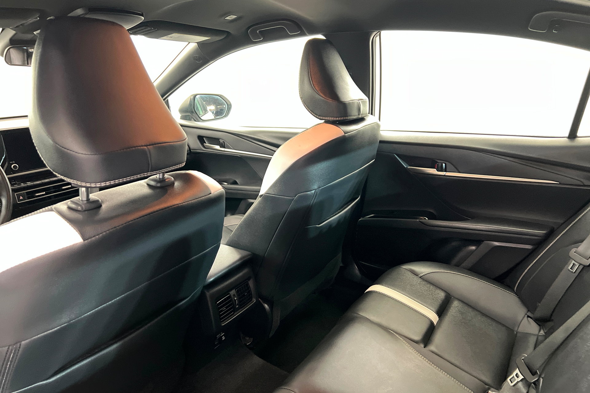Used 2025 Toyota Camry SE FWD image 19