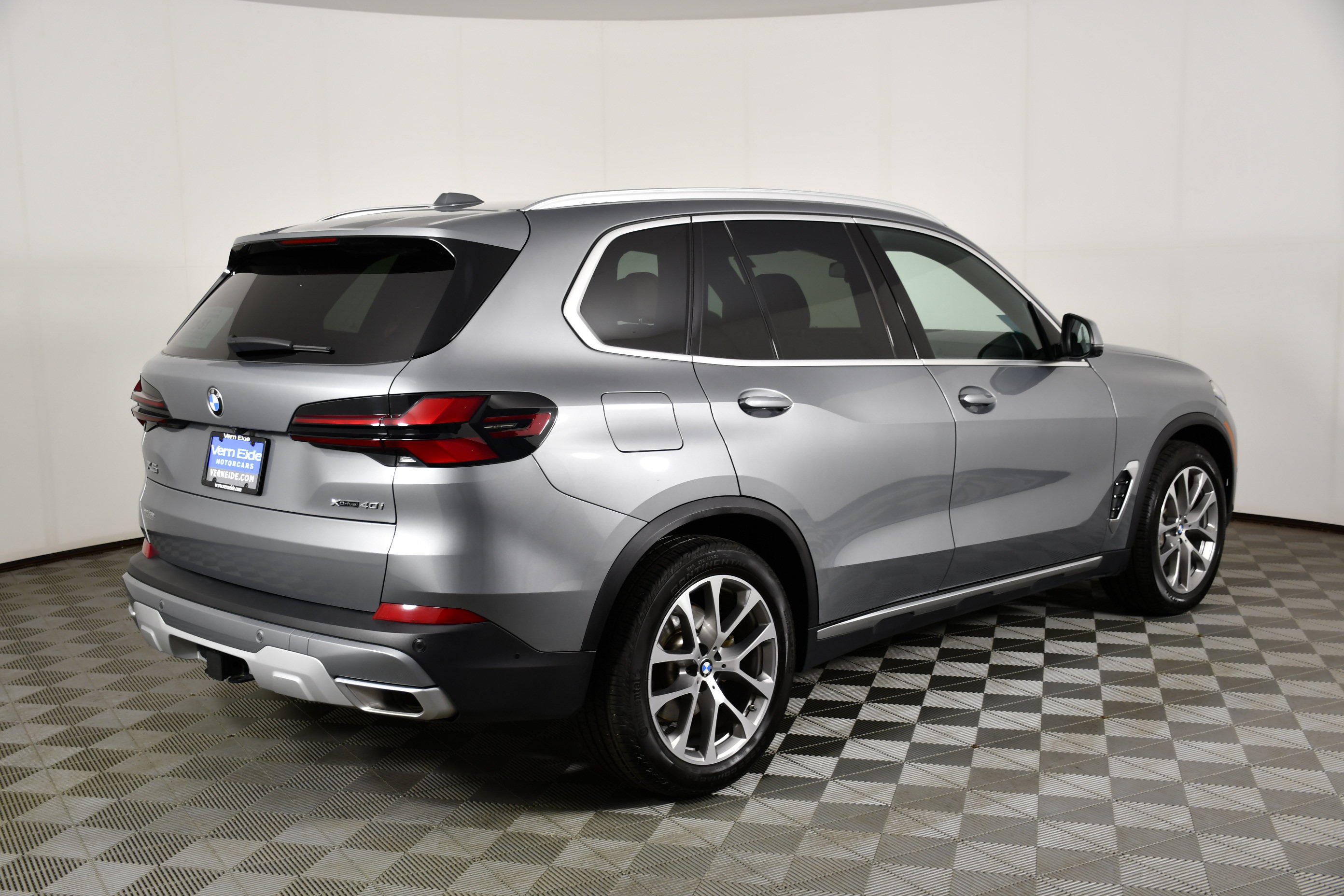 Used 2024 BMW X5 xDrive40i w/ Premium Package AWD/4WD image 6