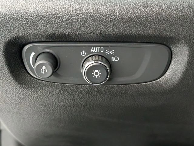 Used 2022 Chevrolet Traverse LT image 14