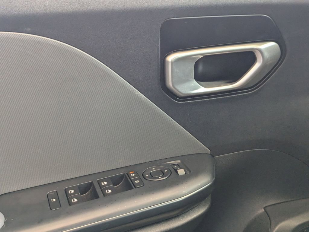 Used 2025 Kia K4 LXS image 13