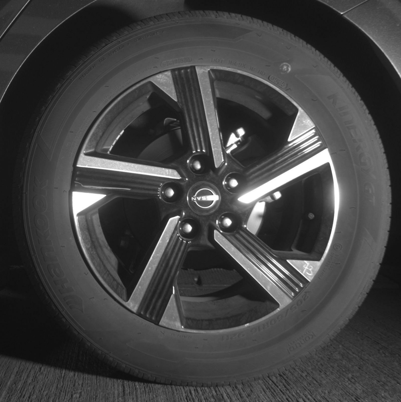 Used 2025 Nissan Sentra SV FWD image 14