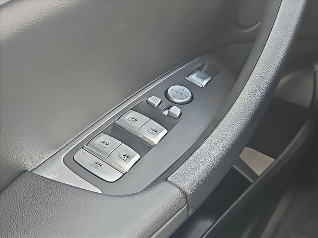 Used 2024 BMW X3 sDrive30i w/ M Sport Package RWD image 23