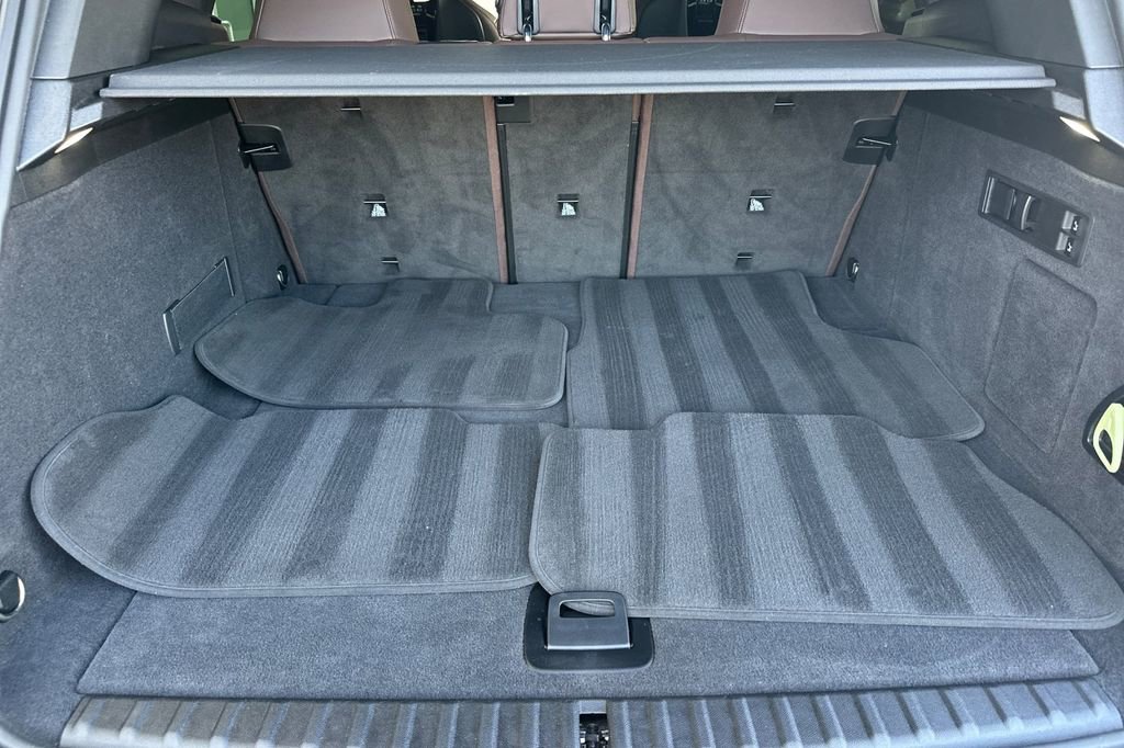 Used 2023 BMW iX xDrive50 image 16