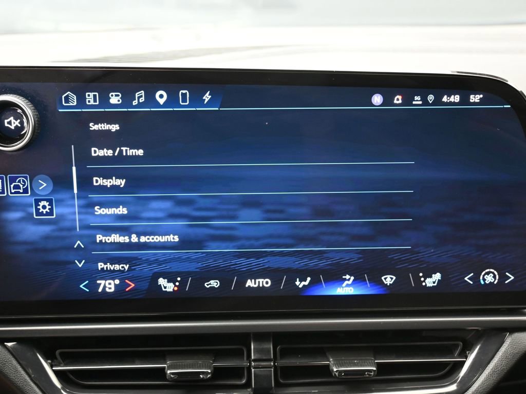 Used 2024 Chevrolet Equinox EV RS FWD image 27