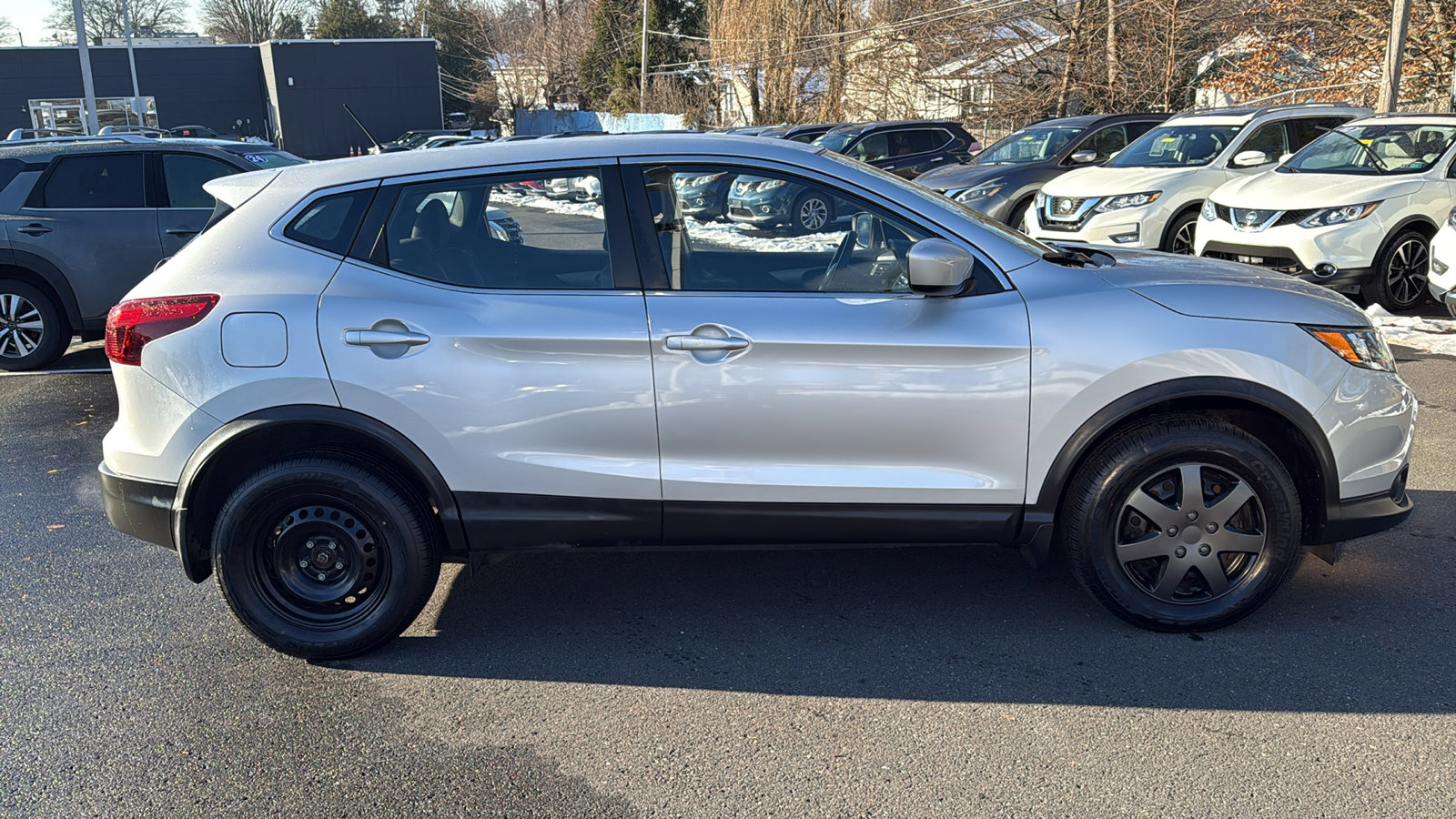 Used 2018 Nissan Rogue Sport S image 25