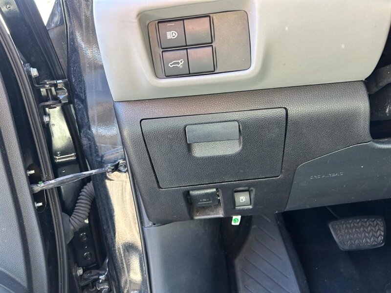 Used 2020 Toyota Highlander XLE AWD/4WD image 40