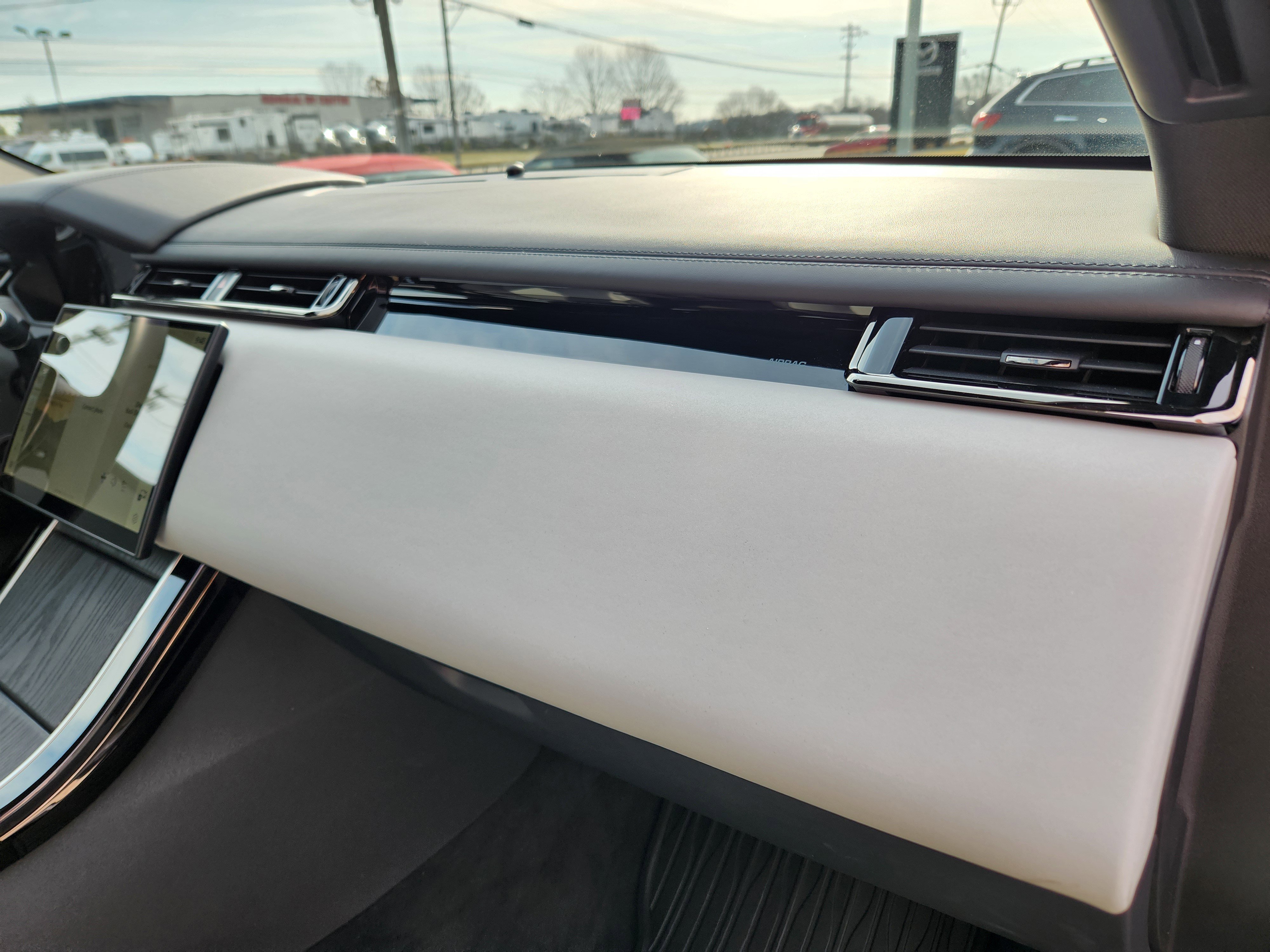 Certified 2026 Land Rover Range Rover Velar Dynamic SE image 17