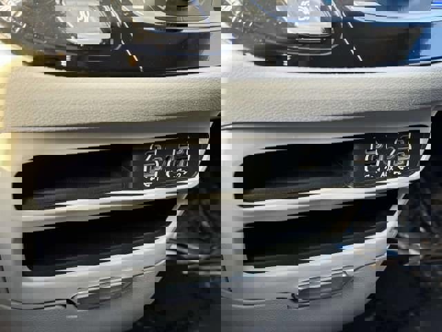 Used 2023 Chrysler Pacifica Touring-L image 27