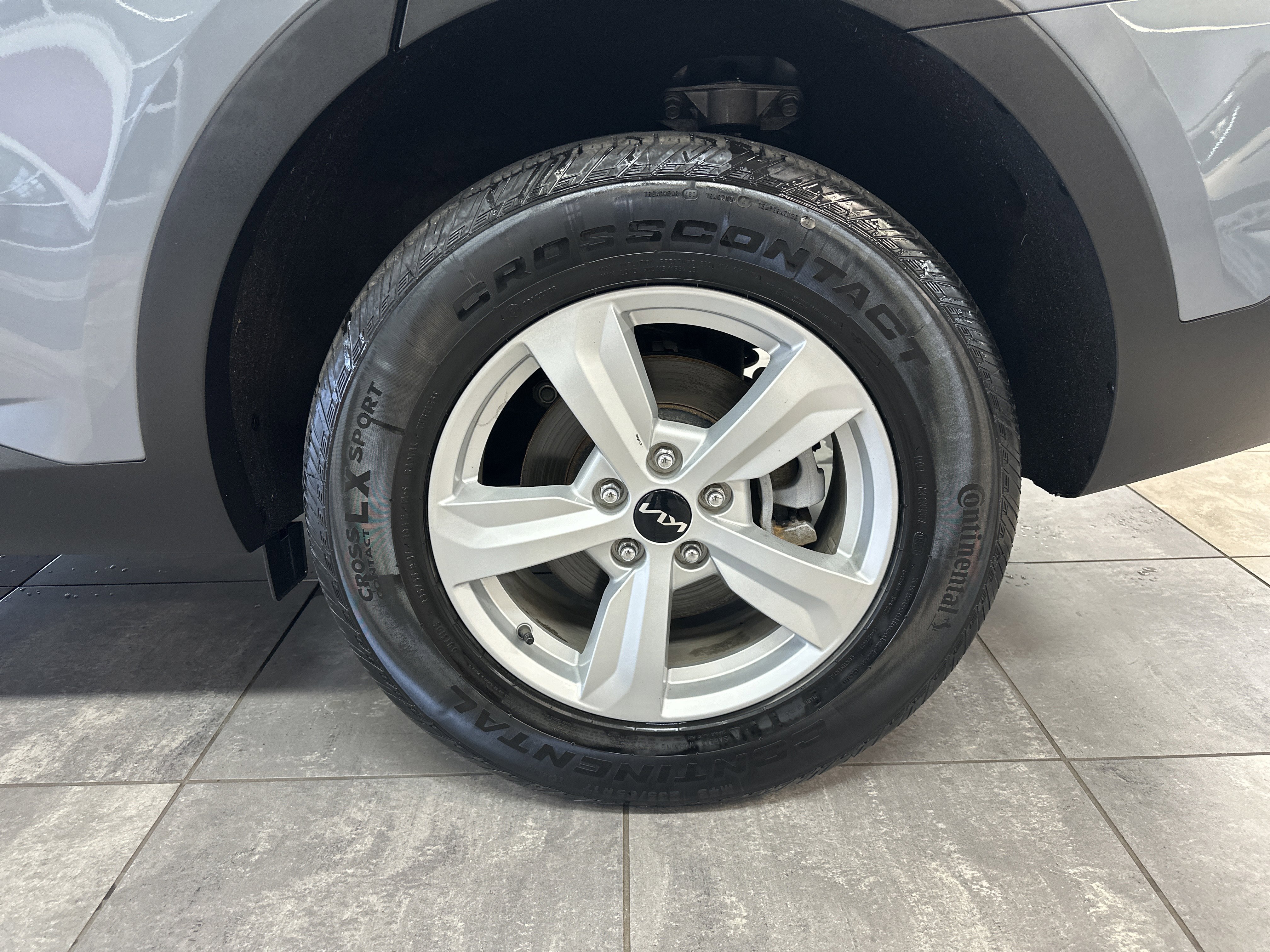 Used 2023 Kia Sorento LX image 8