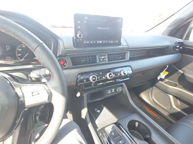 Used 2025 Honda Pilot TrailSport image 31