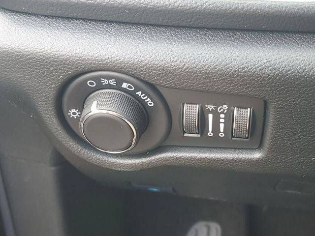New 2027 Chrysler Pacifica Select AWD/4WD image 19
