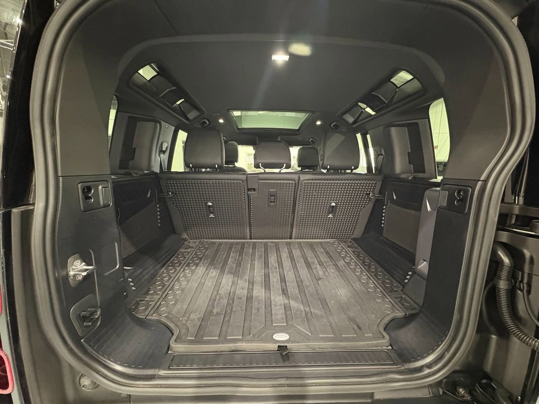 Used 2024 Land Rover Defender 110 S image 38