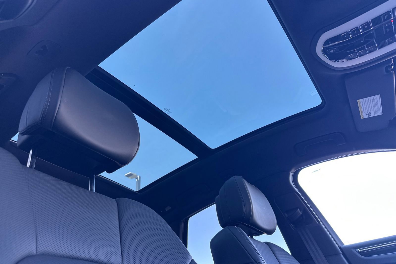 Used 2025 Porsche Macan image 19