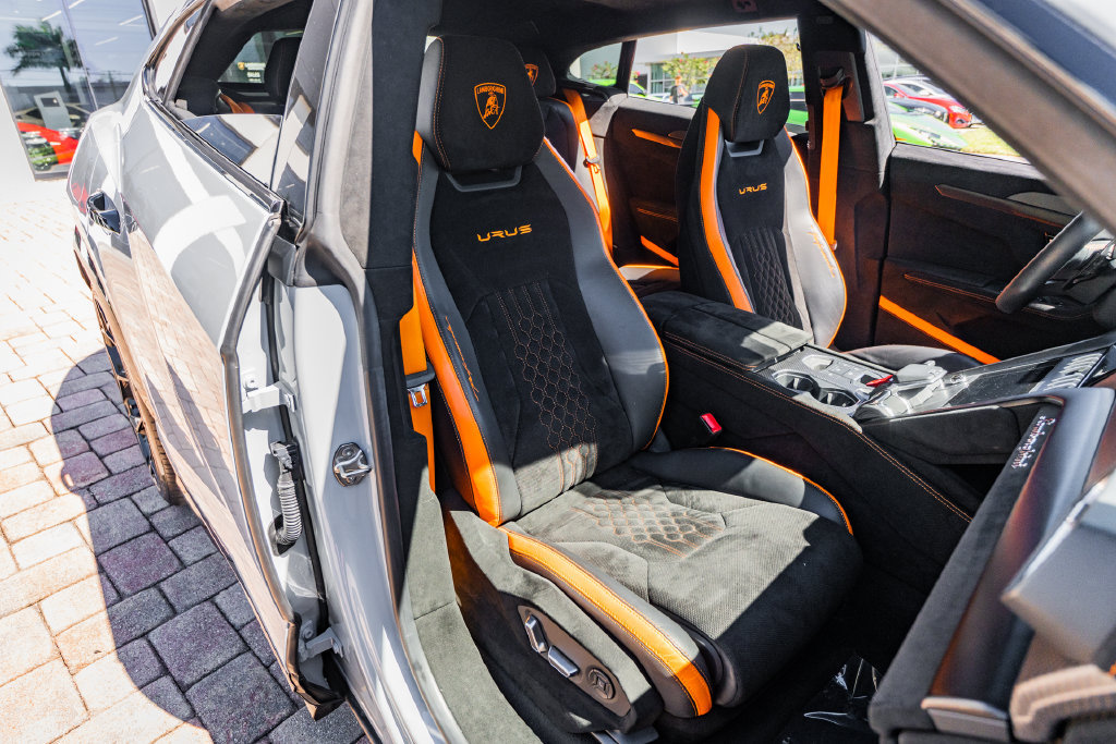 Used 2024 Lamborghini Urus Performante AWD/4WD image 36