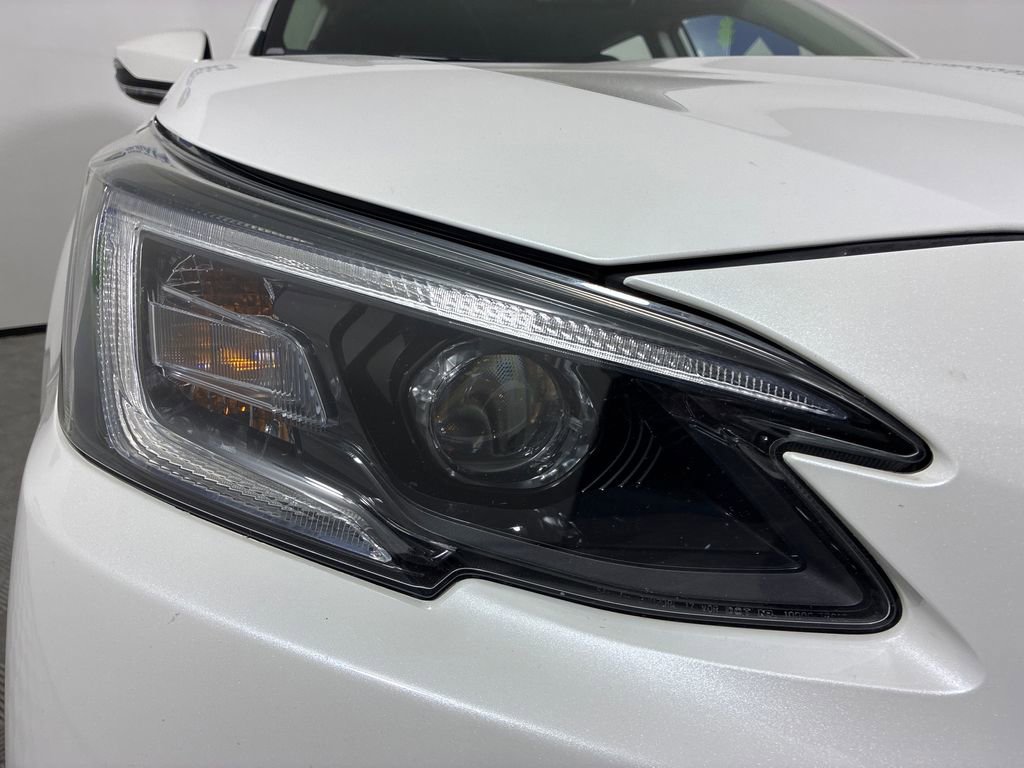 Used 2021 Subaru Outback Premium image 2