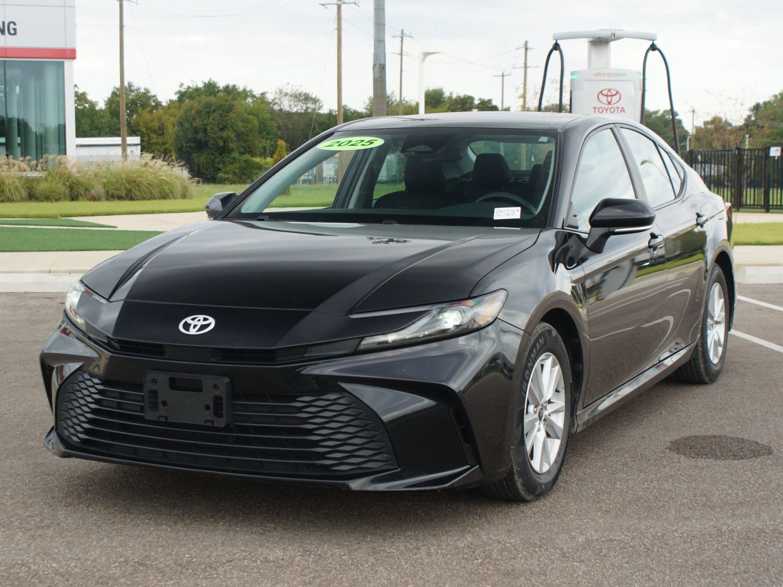 Used 2025 Toyota Camry LE FWD image 23