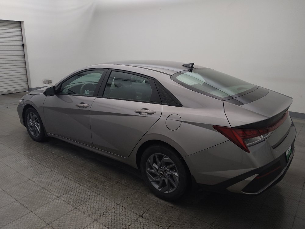 Used 2024 Hyundai Elantra Blue FWD image 3