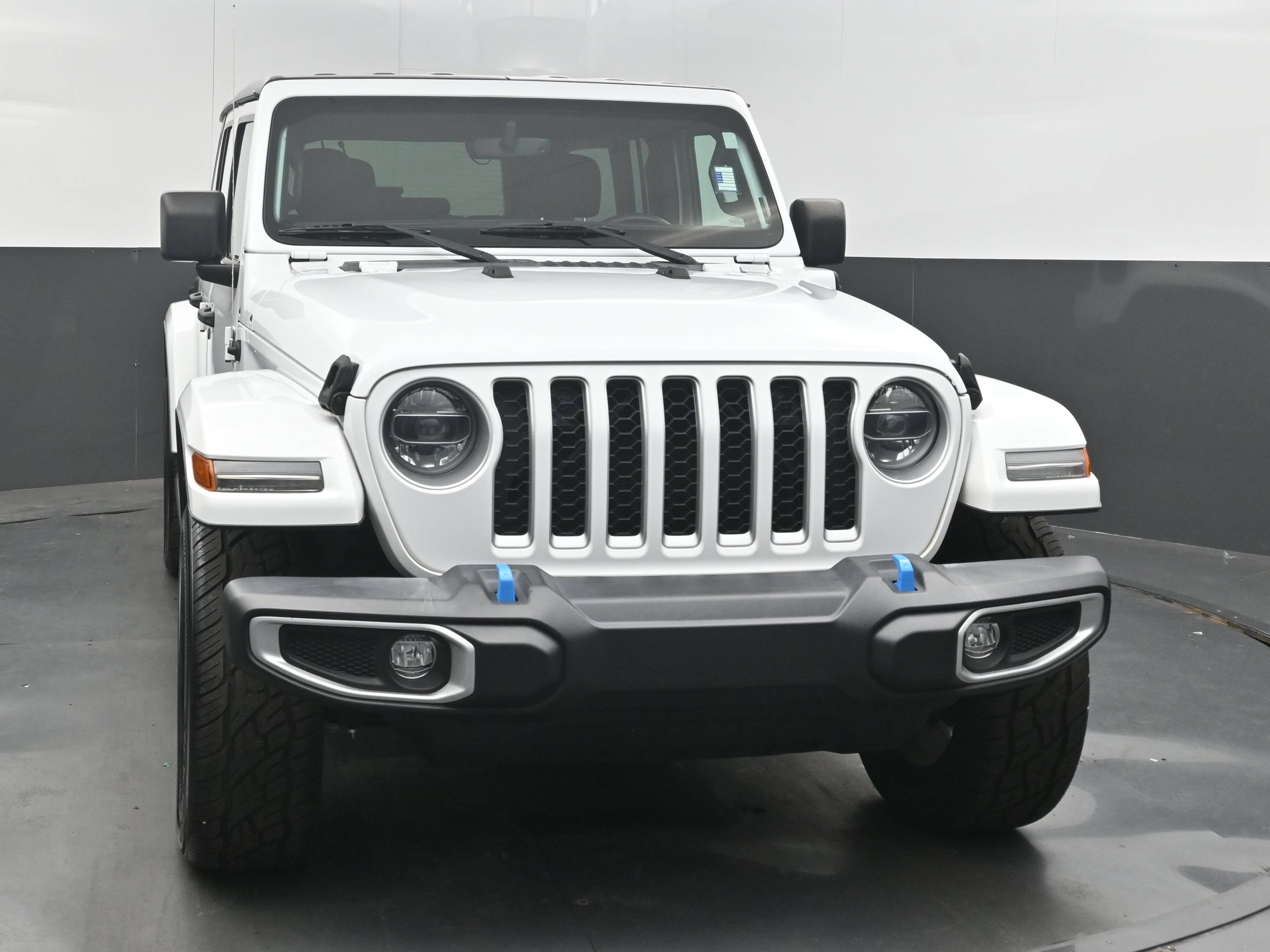 Used 2022 Jeep Wrangler Unlimited Sahara AWD/4WD image 3