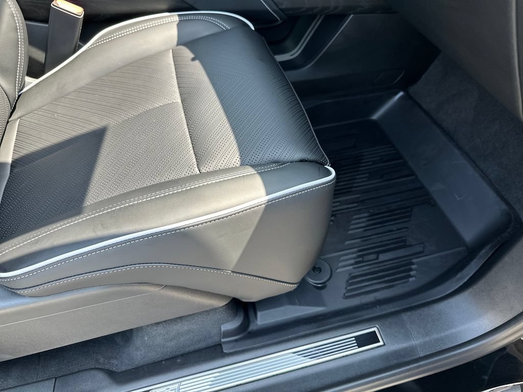 Used 2026 Cadillac Vistiq Platinum w/ LPO, Floor Liner Package AWD/4WD image 40