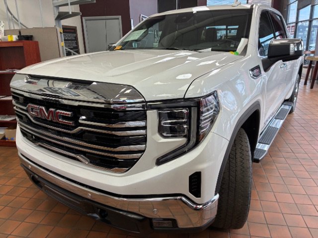 Used 2022 GMC Sierra 1500 SLT w/ SLT Premium Plus Package AWD/4WD image 35