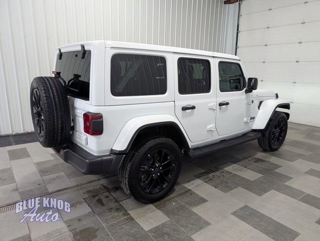 Used 2025 Jeep Wrangler Unlimited Sahara AWD/4WD image 4