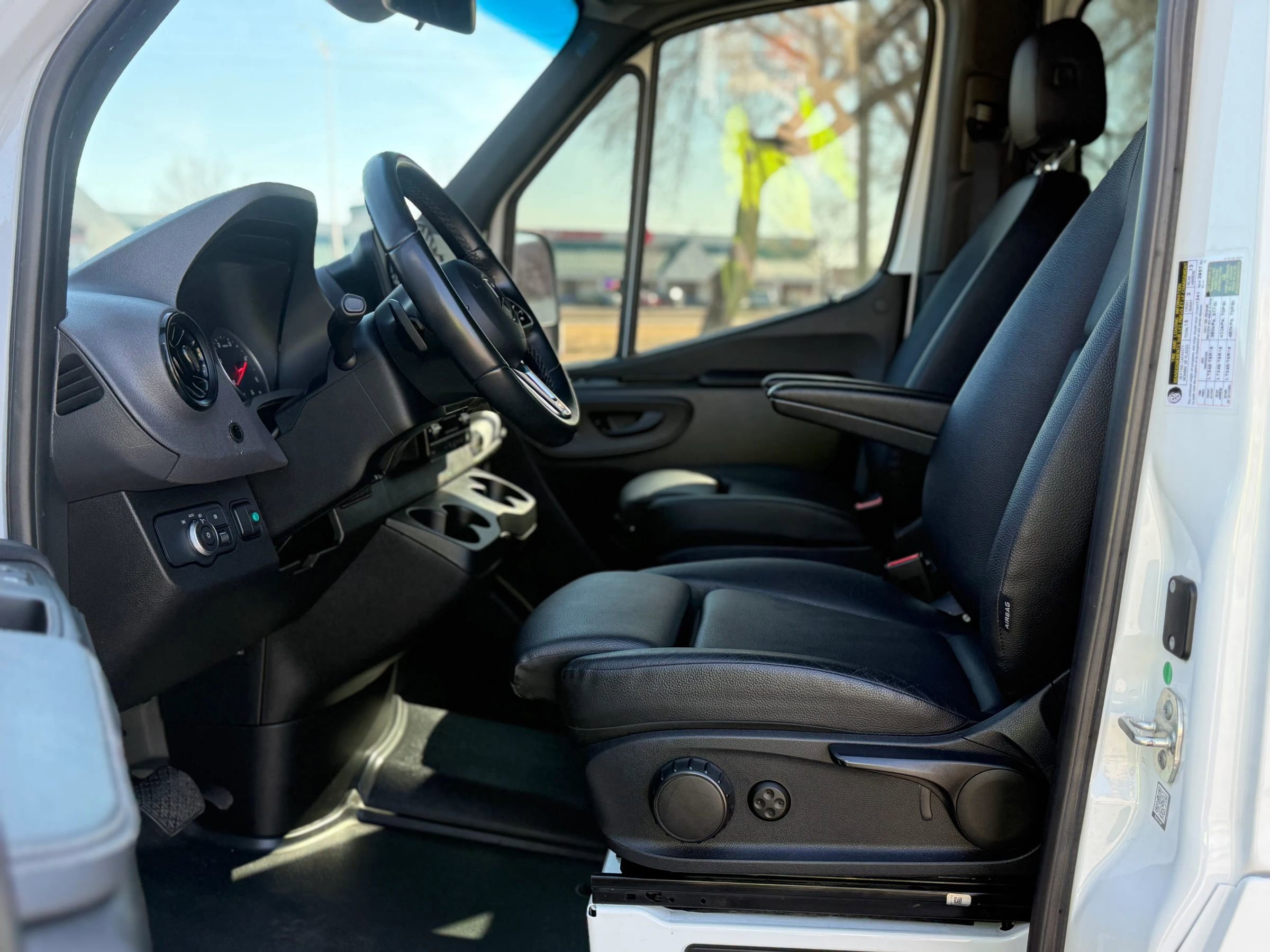 Used 2022 Mercedes-Benz Sprinter 2500 image 16