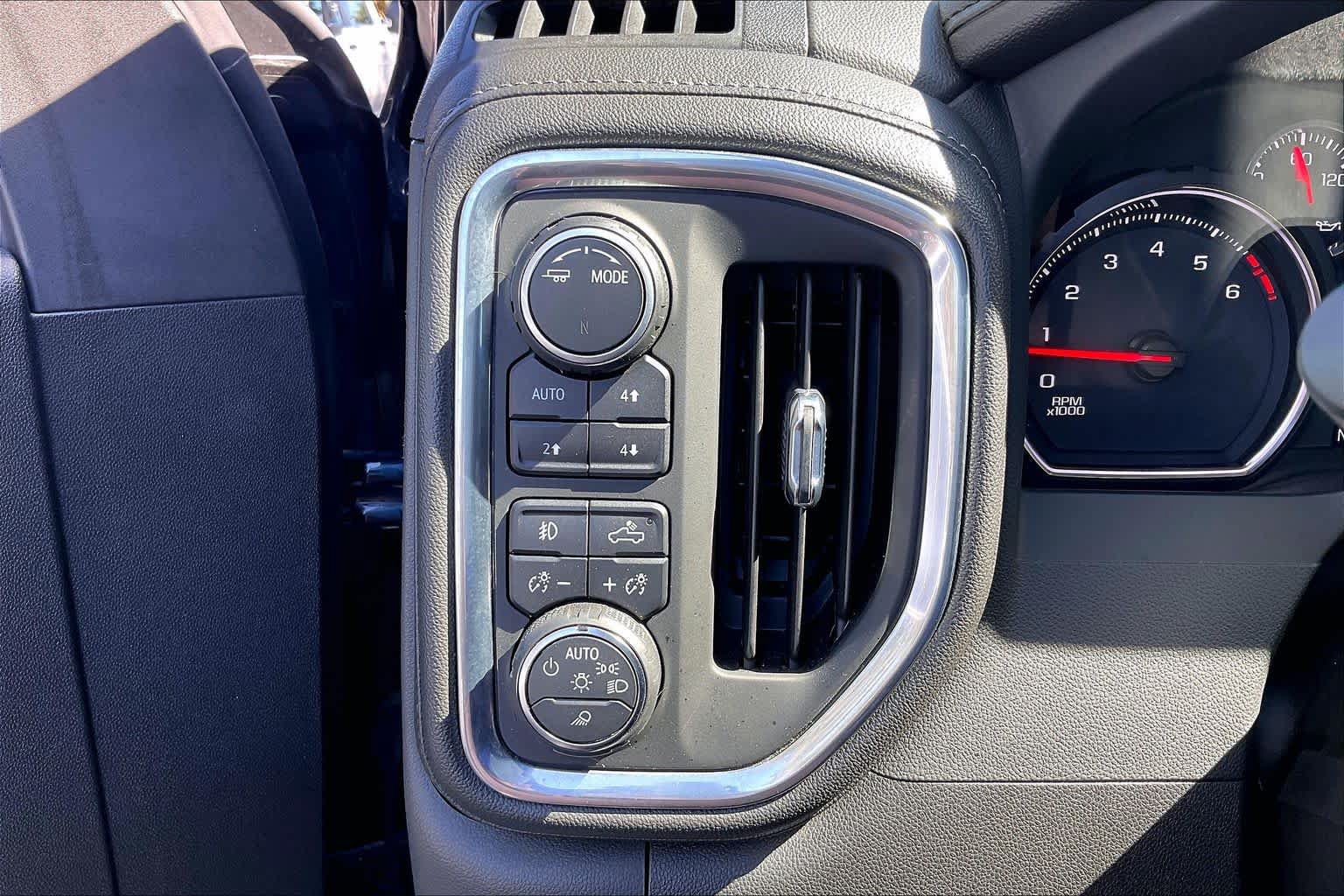 Used 2022 Chevrolet Silverado 1500 LTZ AWD/4WD image 32