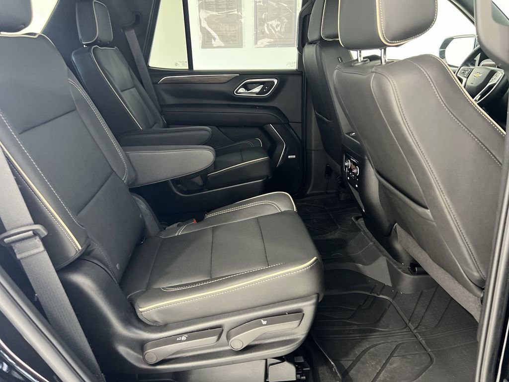 Used 2024 Chevrolet Tahoe Premier AWD/4WD image 17