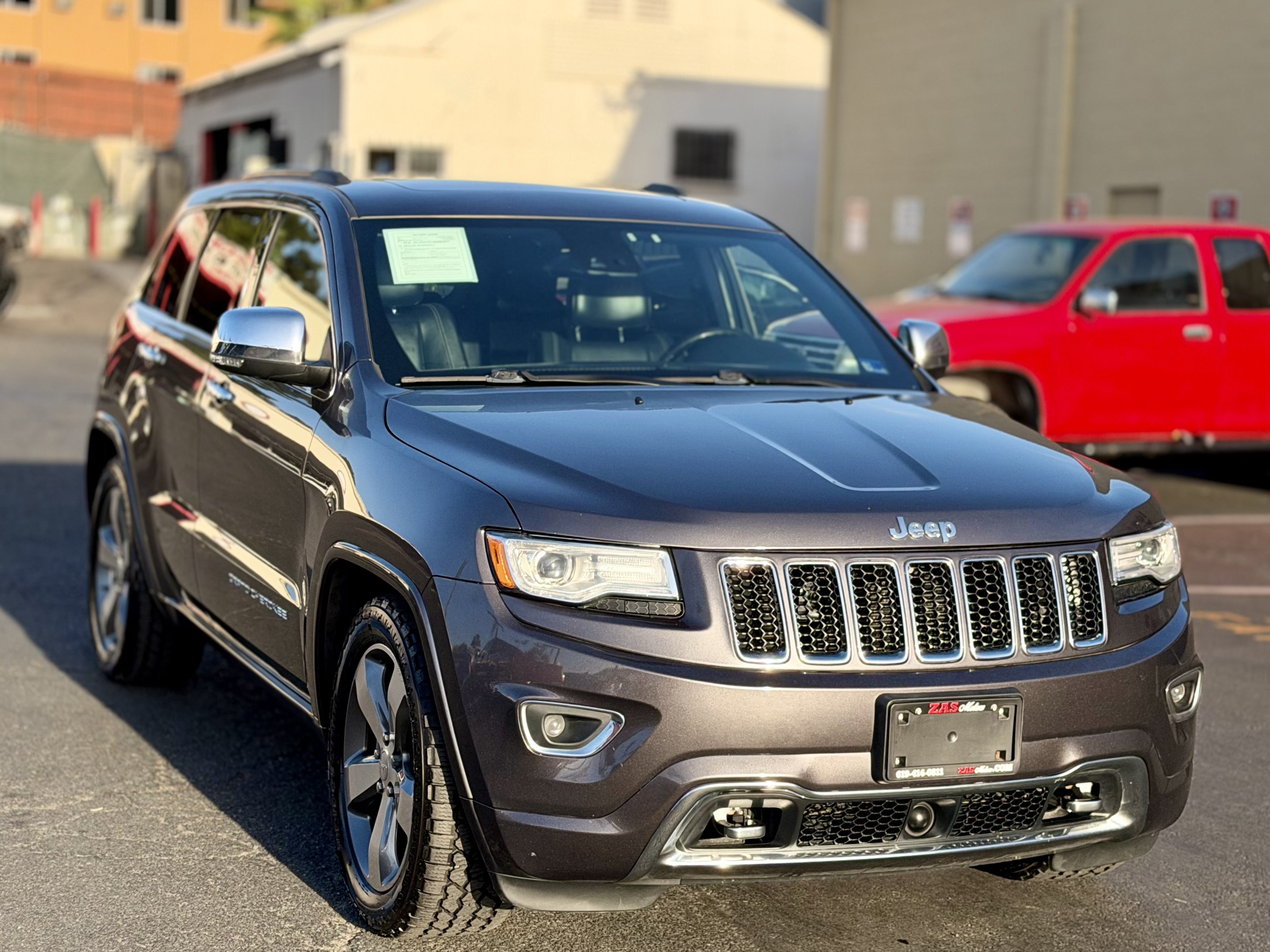 Used 2015 Jeep Grand Cherokee Overland w/ Advanced Technology Group AWD/4WD image 5