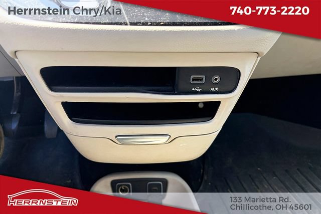 Used 2019 Chrysler Pacifica Touring-L FWD image 16