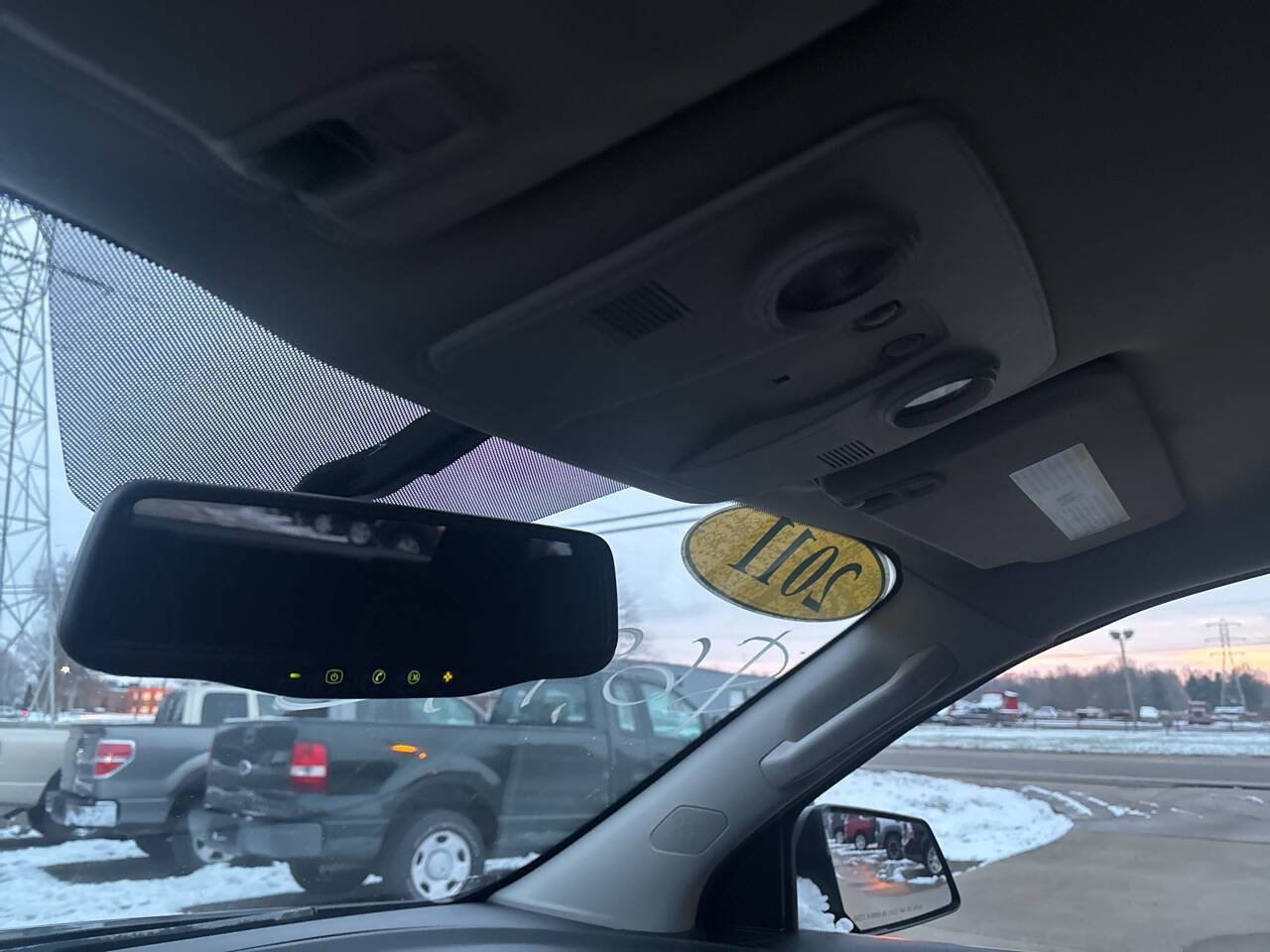 Used 2011 GMC Acadia SLE image 28