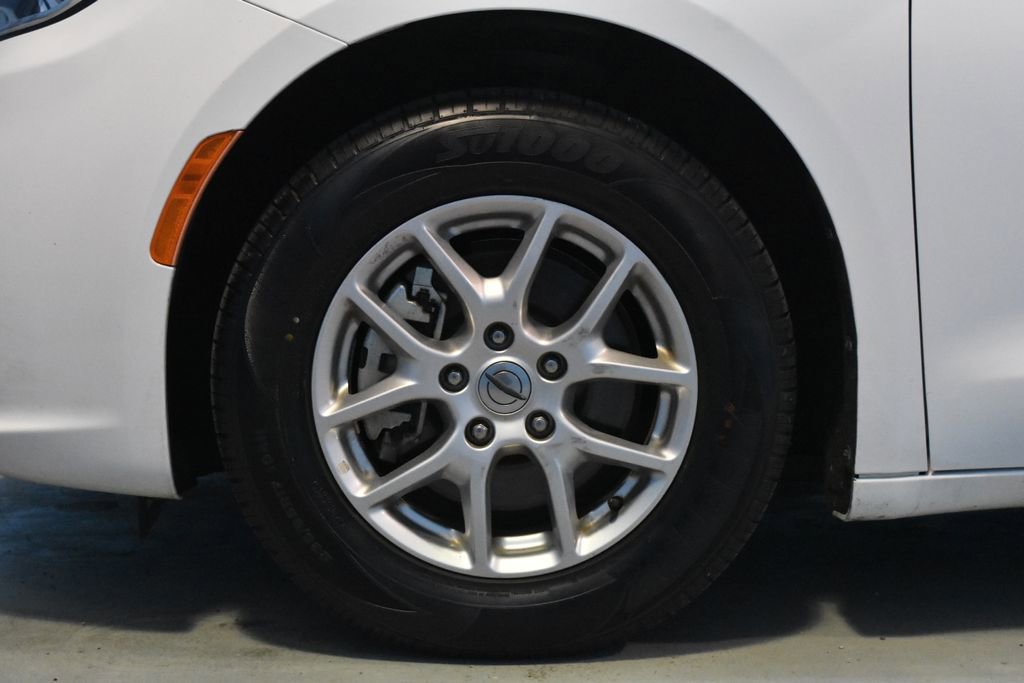 Used 2024 Chrysler Pacifica Touring-L image 25