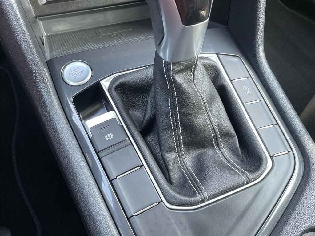 Used 2022 Volkswagen Tiguan SE image 16