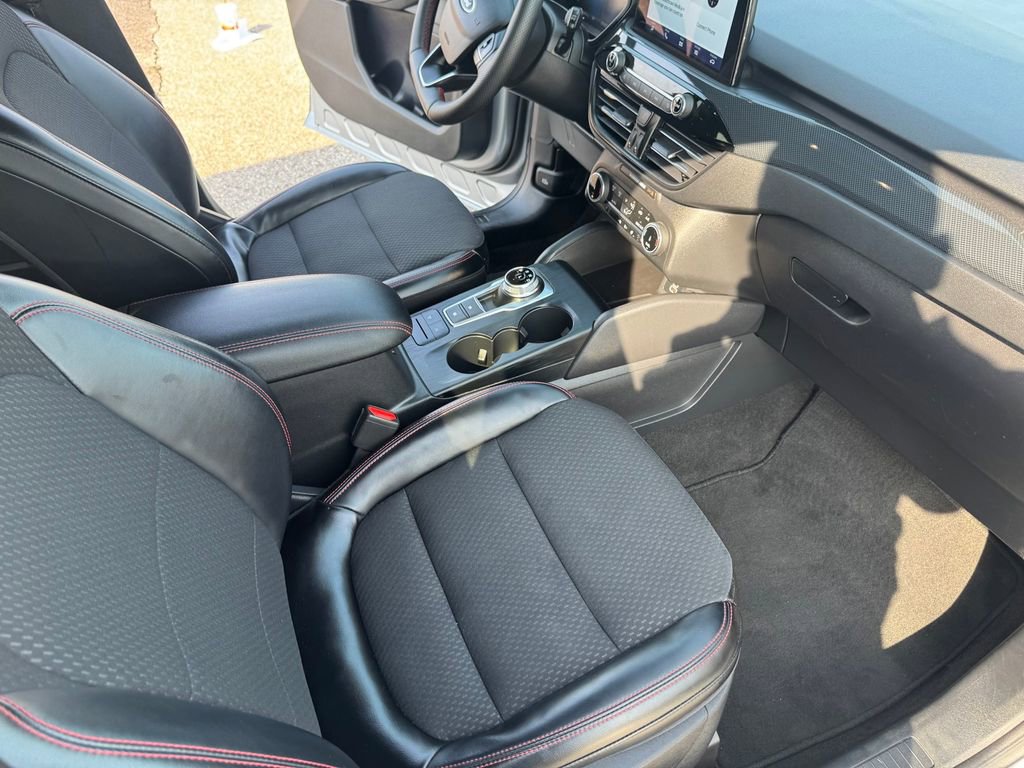 Used 2024 Ford Escape ST-Line image 28