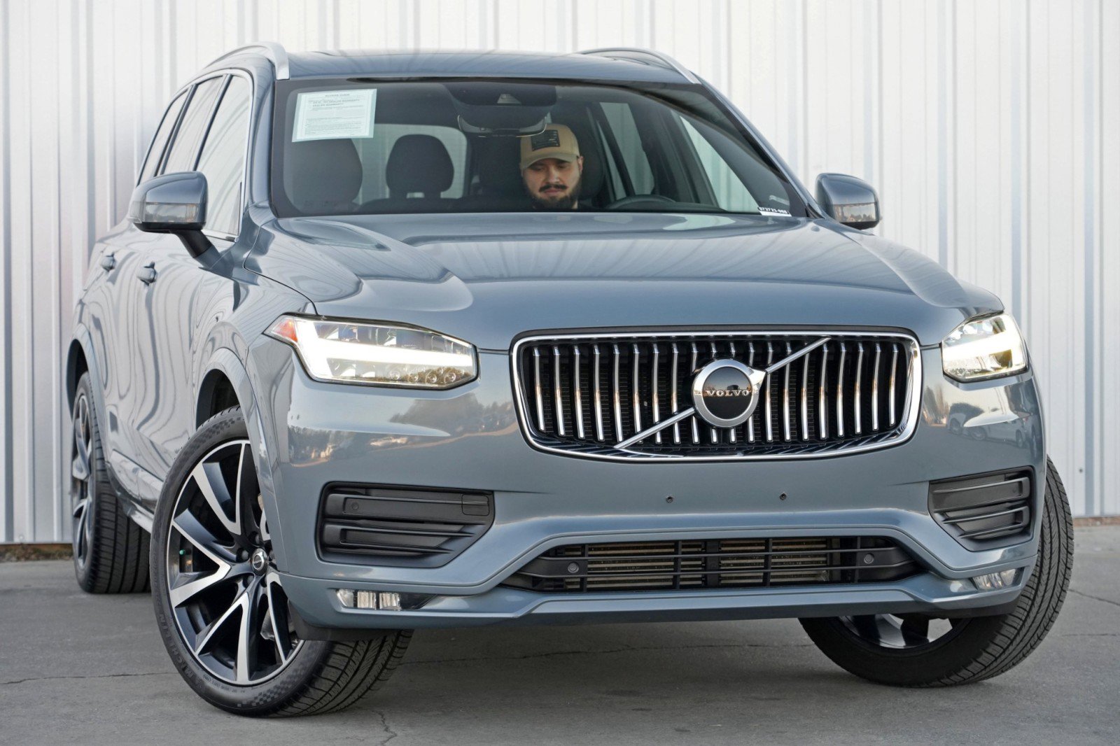 Used 2020 Volvo XC90 T6 Momentum image 2