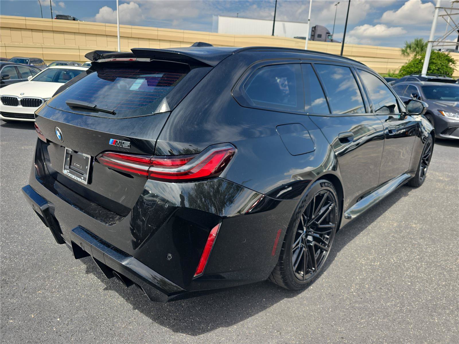 Certified 2025 BMW M5 Touring AWD/4WD image 3