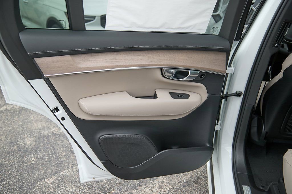 New 2026 Volvo XC90 B6 Plus w/ Protection Package Premier image 19