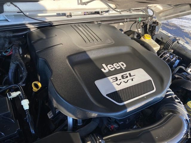 Used 2012 Jeep Wrangler Unlimited Sahara w/ Dual Top Group image 19