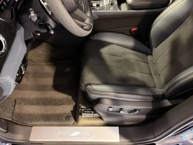 Used 2023 Bentley Bentayga AWD/4WD image 14